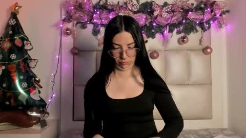 laura__js_ online show from 12/16/25, 04:06