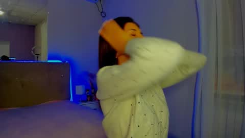 Laura online show from 11/18/25, 06:18