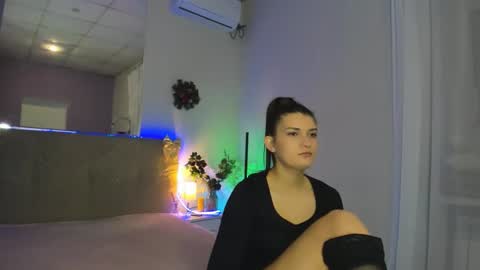 Laura online show from 12/14/25, 06:41