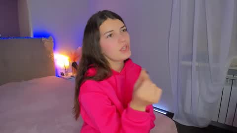 Snapshot of laura__leee chatting on 02/12/26, 07:03 Laura online show from 02/12/26, 07:03