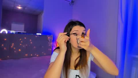 Laura online show from 05/01/26, 05:12