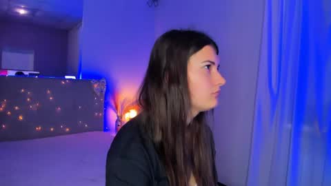 Laura online show from 05/18/26, 04:51