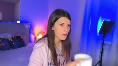 Laura online show from 06/11/26, 05:16