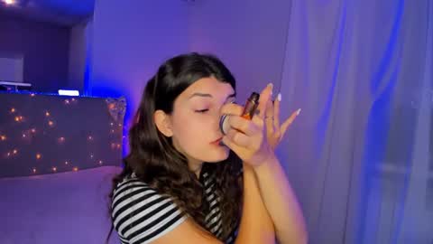 Laura online show from 06/19/26, 05:01