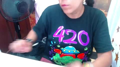 Snapshot of laura_alejandra chatting on 12/02/24, 07:05 Laura Alejandra online show from 12/02/24, 07:05
