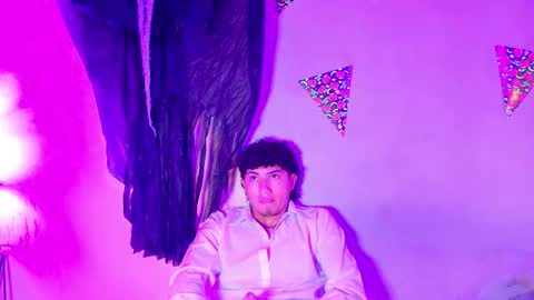 Snapshot of laura_and_kevin chatting on 10/31/25, 02:07 laura_and_kevin online show from 10/31/25, 02:07