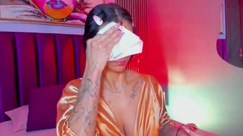 Laura online show from 12/03/25, 12:47