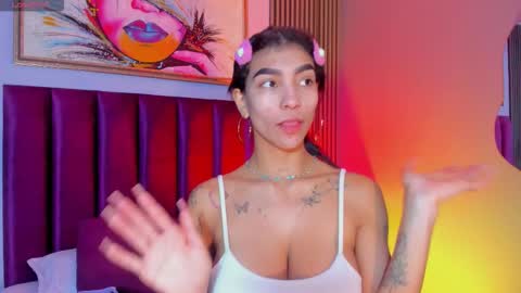 Laura online show from 12/04/25, 01:20