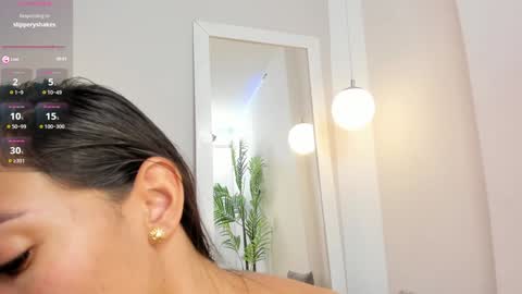 Snapshot of laura_bonnet_ chatting on 01/26/25, 08:25 Laura Bonnet online show from 01/26/25, 08:25