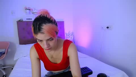 LAURA online show from 01/07/25, 03:44