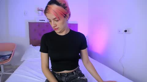 LAURA online show from 01/08/25, 01:09