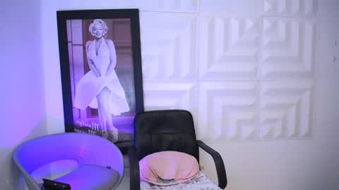 LAURA online show from 09/25/25, 03:49