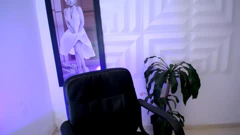 LAURA online show from 11/08/25, 02:06