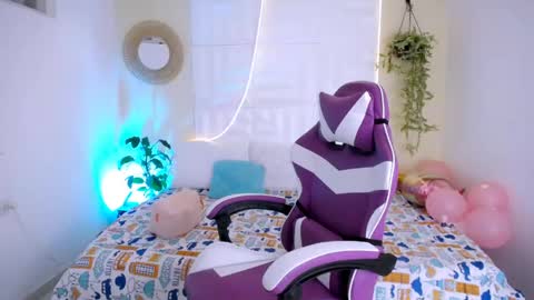 LAURA online show from 05/02/26, 02:00