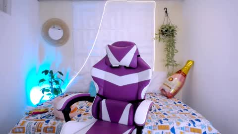 LAURA online show from 05/03/26, 06:03