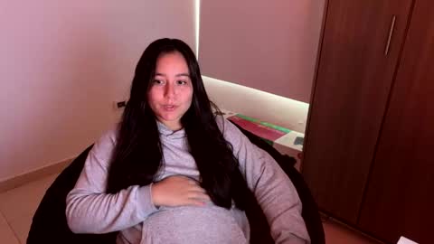 laura online show from 11/26/25, 09:49