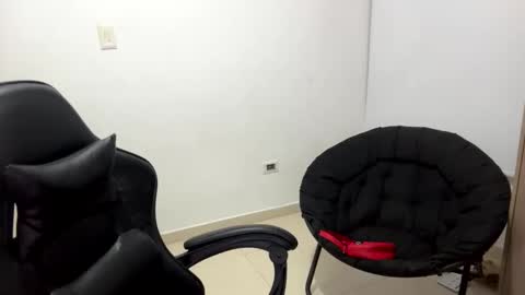 laura online show from 12/02/25, 01:00