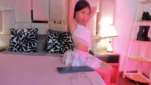laura_dicardy online show from 06/04/26, 11:27