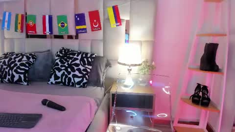 laura_dicardy online show from 06/17/26, 11:23