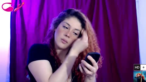 Snapshot of laura_fountain_ chatting on 01/31/25, 08:22 weedcam Curly Laura OF online show from 01/31/25, 08:22