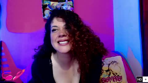 Snapshot of laura_fountain_ chatting on 12/17/25, 09:10 weedcam Curly Laura OF online show from 12/17/25, 09:10