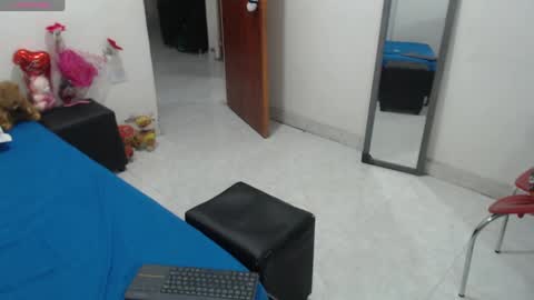 laura_foxx2379 online show from 09/30/25, 02:05