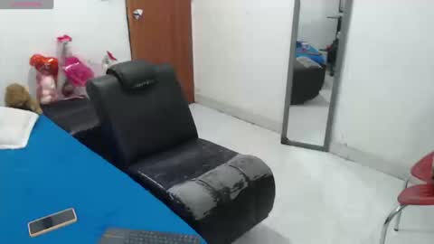 laura_foxx2379 online show from 10/15/25, 02:22