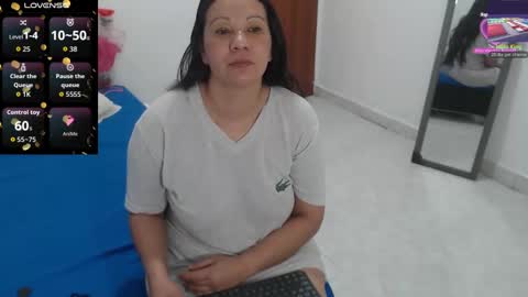 laura_foxx2379 online show from 11/01/25, 03:03