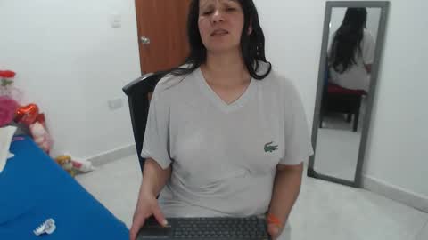 laura_foxx2379 online show from 11/21/25, 03:16