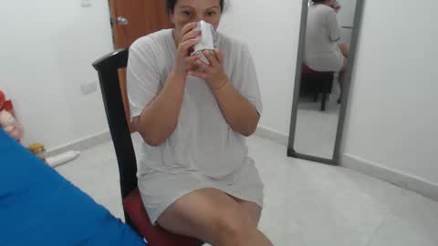 laura_foxx2379 online show from 11/21/25, 09:46