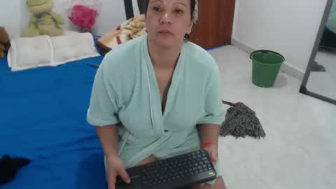 laura_foxx2379 online show from 12/02/25, 06:14