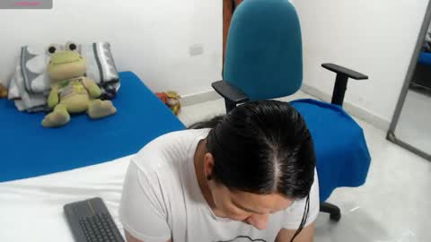 Snapshot of laura_foxx2379 chatting on 07/15/26, 04:23 laura_foxx2379 online show from 07/15/26, 04:23