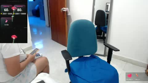Snapshot of laura_foxx2379 chatting on 07/18/26, 04:22 laura_foxx2379 online show from 07/18/26, 04:22