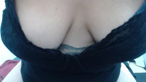  Laura  online show from 11/14/25, 02:38