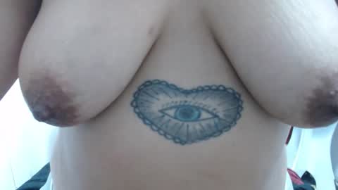  Laura  online show from 11/15/25, 10:12