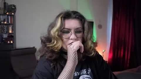 Miss Laura online show from 09/26/25, 01:37