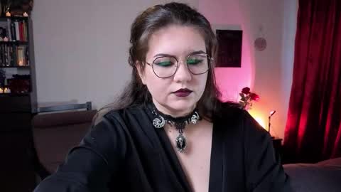 Miss Laura online show from 10/07/25, 02:03