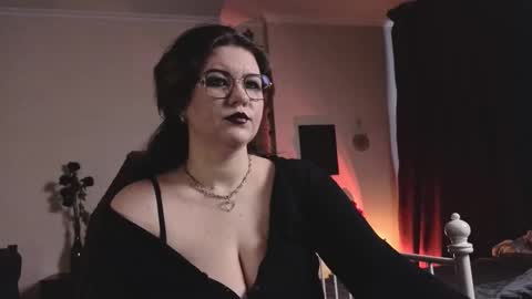 Snapshot of laura_karamazov chatting on 02/09/26, 10:19 Miss Laura online show from 02/09/26, 10:19