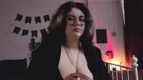 Miss Laura online show from 02/18/26, 09:05