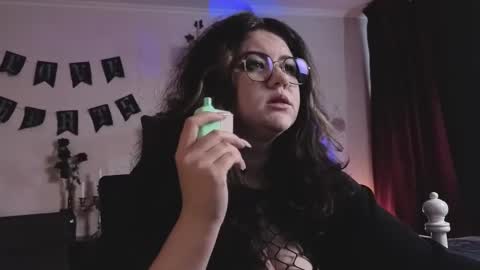 Snapshot of laura_karamazov chatting on 02/19/26, 09:49 Miss Laura online show from 02/19/26, 09:49