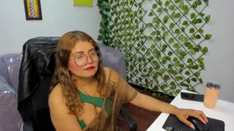 Snapshot of laura_marttin chatting on 07/12/26, 02:46 laura_marttin online show from 07/12/26, 02:46