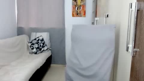 Snapshot of laura_pervert_ chatting on 01/08/26, 09:17 Laura online show from 01/08/26, 09:17