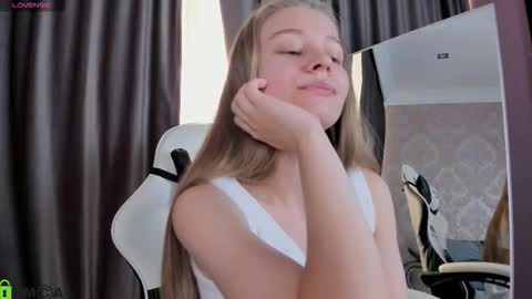 Laura online show from 09/14/25, 10:14