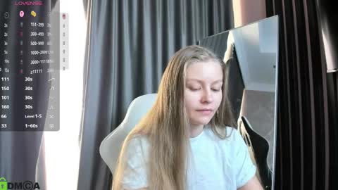 Laura online show from 04/30/26, 02:01