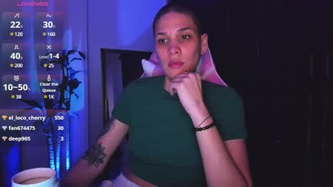 Snapshot of laura_r23 chatting on 12/23/24, 06:55 Laura Rose online show from 12/23/24, 06:55