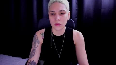 Snapshot of laura_r23 chatting on 09/19/25, 02:46 Laura Rose online show from 09/19/25, 02:46