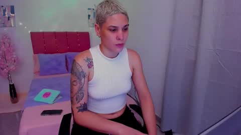 Snapshot of laura_r23 chatting on 09/22/25, 12:45 Laura Rose online show from 09/22/25, 12:45