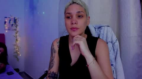 Snapshot of laura_r23 chatting on 09/29/25, 02:16 Laura Rose online show from 09/29/25, 02:16