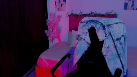 Snapshot of laura_r23 chatting on 10/18/25, 06:41 Laura Rose online show from 10/18/25, 06:41