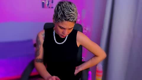 Laura Rose online show from 11/22/25, 04:44